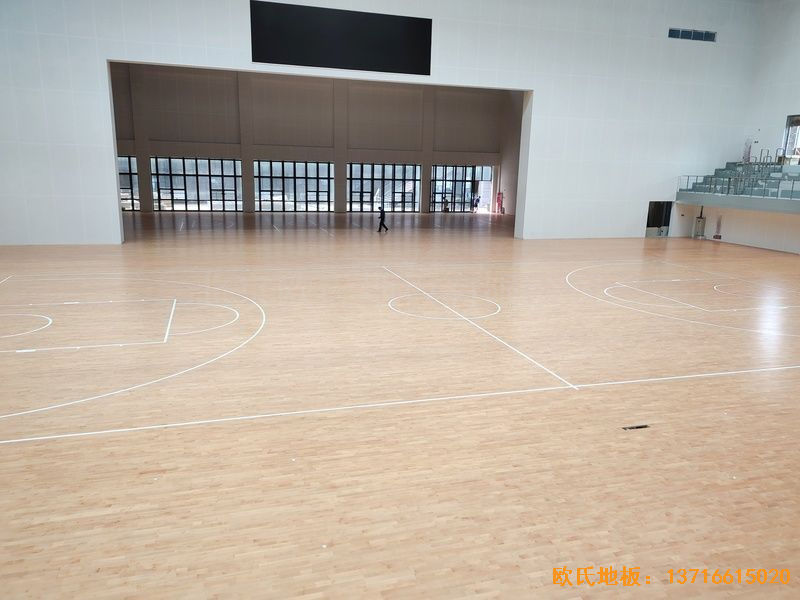 四川達州文理學院體育木地板鋪設(shè)案例