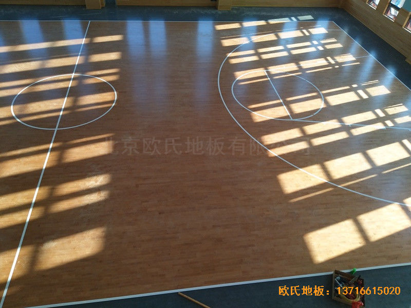 武漢廣阜屯小學(xué)清江錦城分?；@球館運(yùn)動(dòng)地板施工案例4