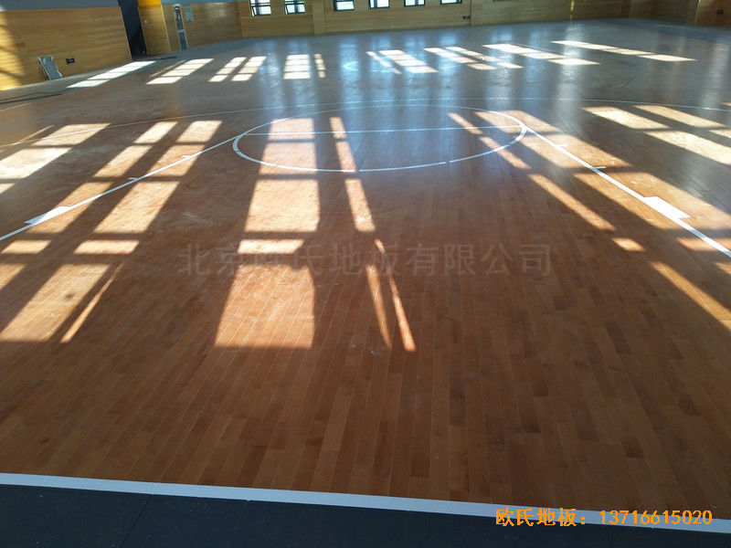武漢廣阜屯小學(xué)清江錦城分?；@球館運(yùn)動(dòng)地板施工案例5