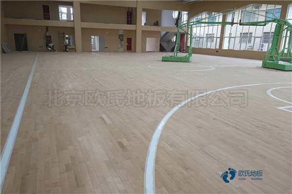 籃球運(yùn)動實(shí)木地板翻新價格2