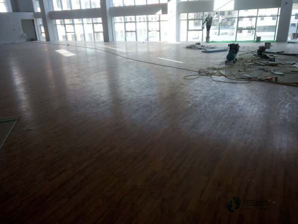 專業(yè)運(yùn)動木地板翻新廠家電話2